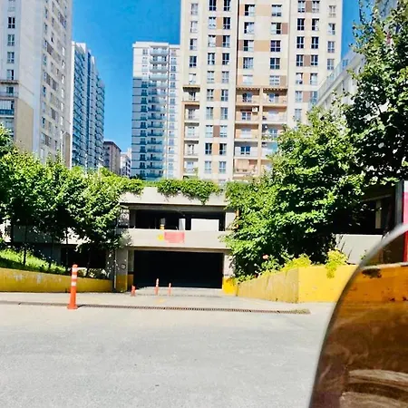 Full 2 Bedroom In Luxury Complex Apartment *